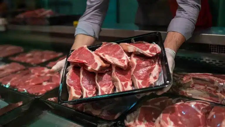 Минсельхоз примет меры по сдерживанию роста цен на мясо