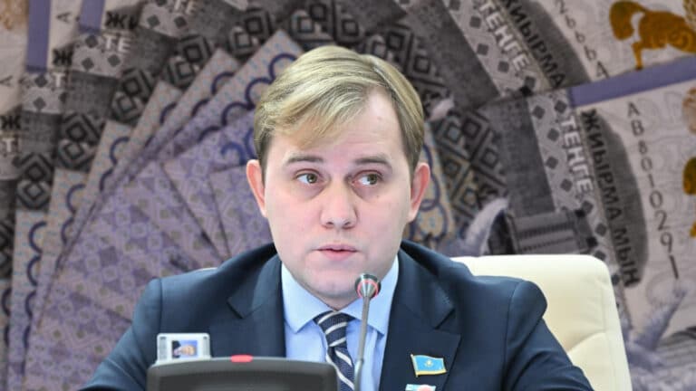 Депутат Шаталов заявил, что работает не ради денег