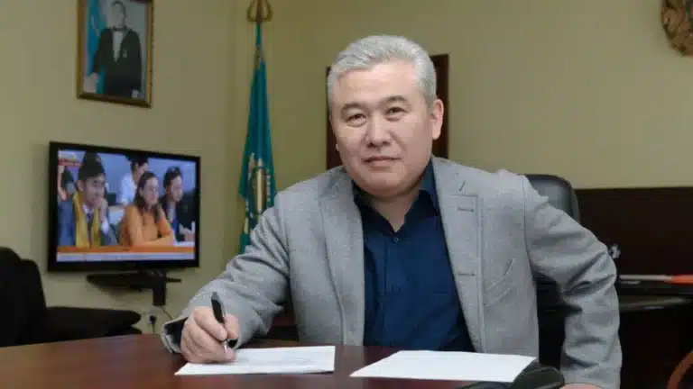 Депутат Астанадағы кептелісті азайту үшін троллейбус пен трамвайға көшуді ұсынды