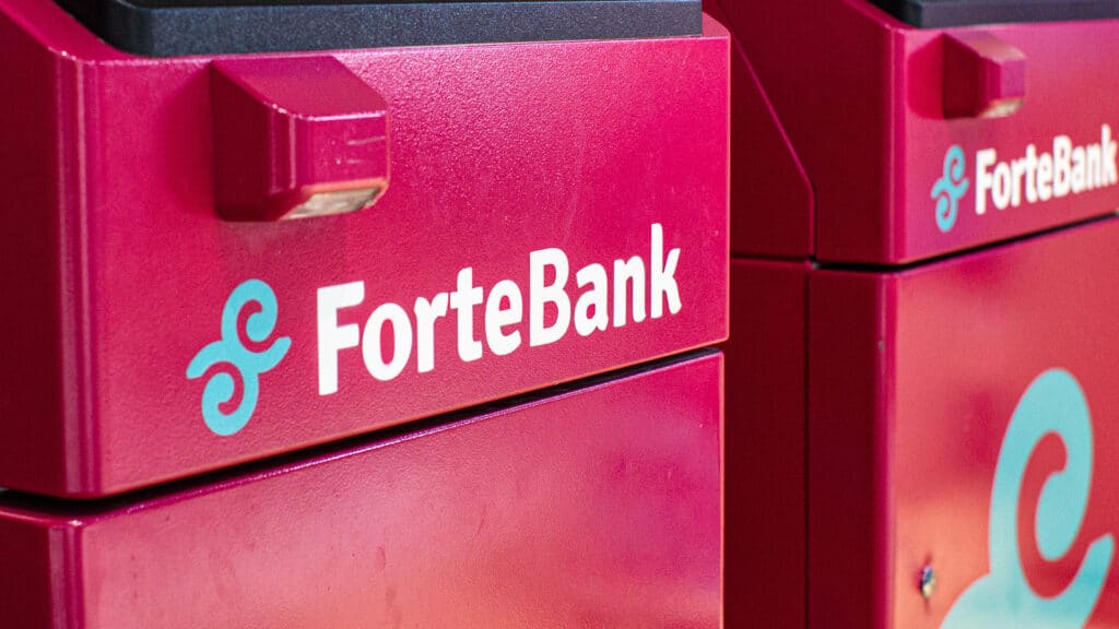 Акции ForteBank в моменте подешевели на 45%