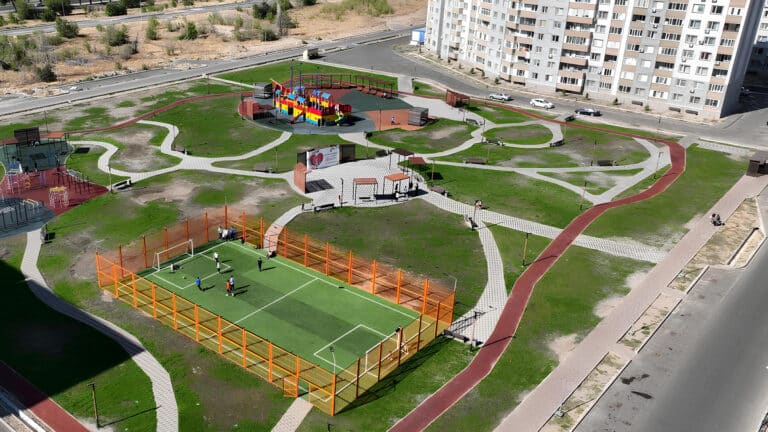 Парк без деревьев открыли в Талдыкоргане ко Дню города
