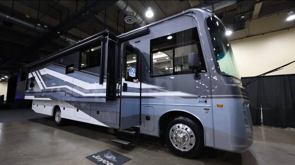 Первый в мире гибридный автодом класса «А» создали в США