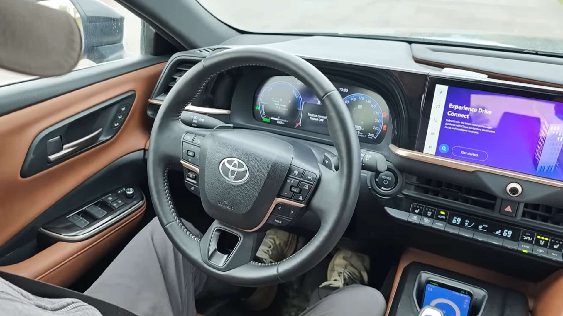 toyota crown signia, тойота краун сигниа обзор гибрида