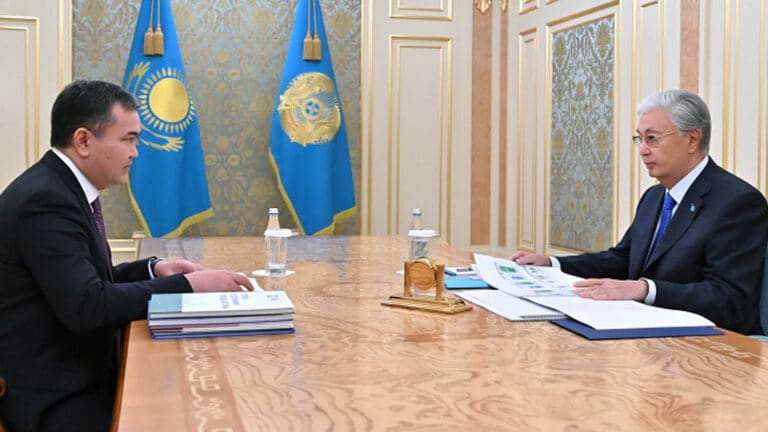 Токаев поручил Касымбеку ускорить строительство школ и дорог в Астане