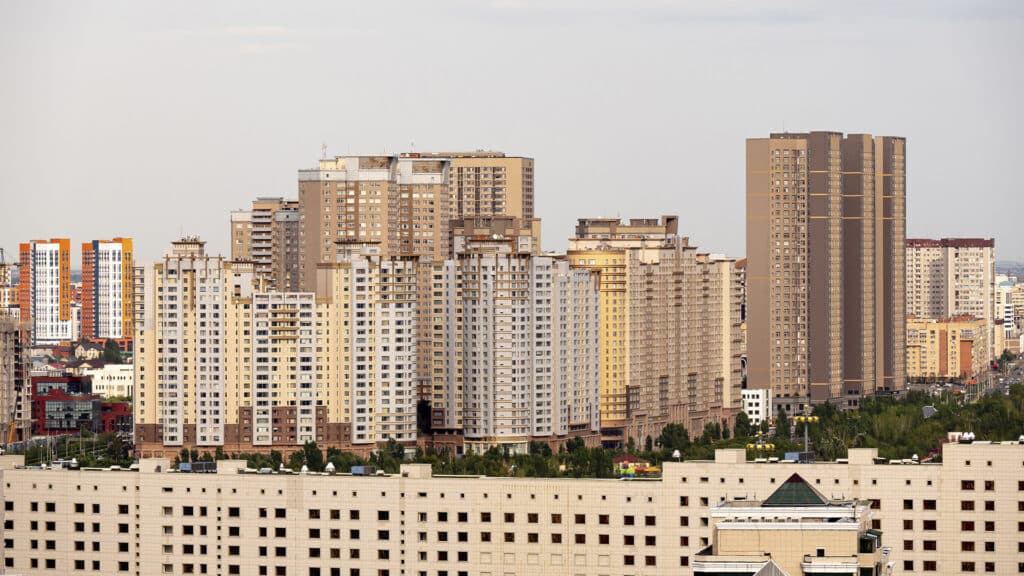 Более 41 тыс. сделок с жильем закрыли в Казахстане в августе