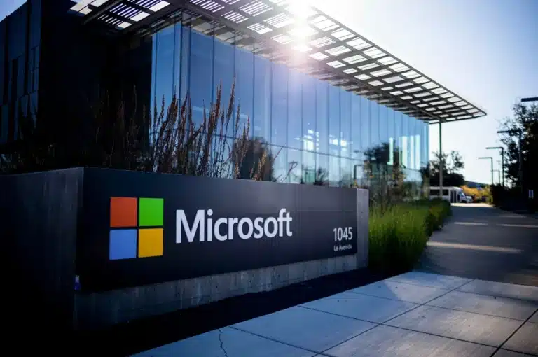 Microsoft обязала сотрудников выходить в офис три дня в неделю