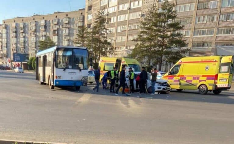 Семь человек пострадали в ДТП с автобусом в Павлодаре