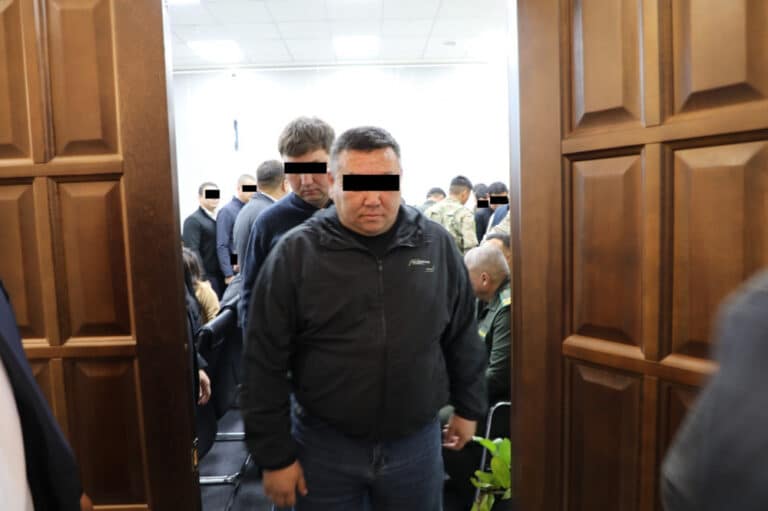 Чиновников Кыргызстана арестовали прямо на совещании