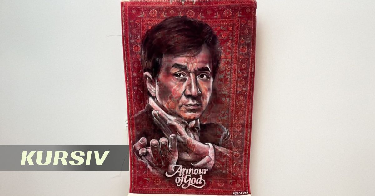 Жалаңаш әйелдер сүңгуір тақтасынан секіреді