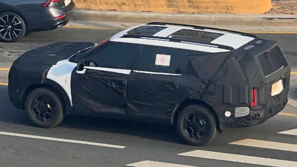 Замаскированный Kia Telluride второго поколения уже ездит по общим дорогам
