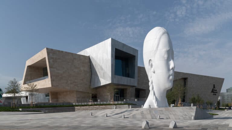 Гид по первому музею современного искусства Almaty Museum of Arts Смагулова