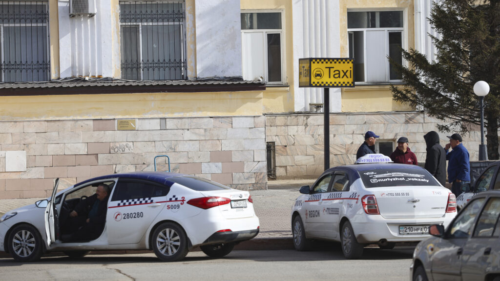 Каждый 220-й житель Казахстана – таксист