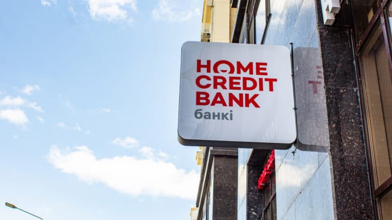 Миллиардер Утемуратов купил Home Credit Bank