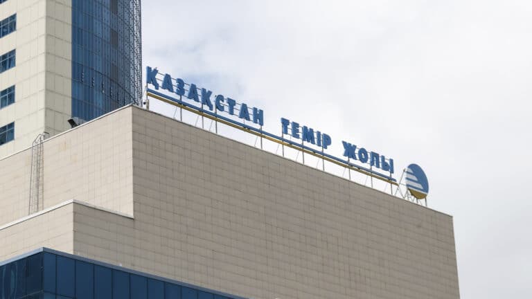 Государство прокредитует КТЖ на 142 млрд тенге для покупки швейцарских вагонов