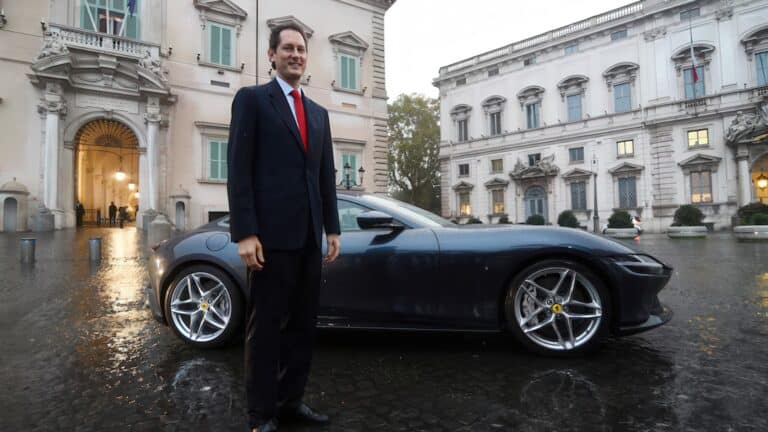 Глава Ferrari будет работать уборщиком из-за неуплаты налогов