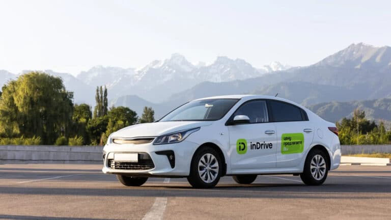 InDrive отменил комиссию для водителей электромобилей в Алматы и Астане