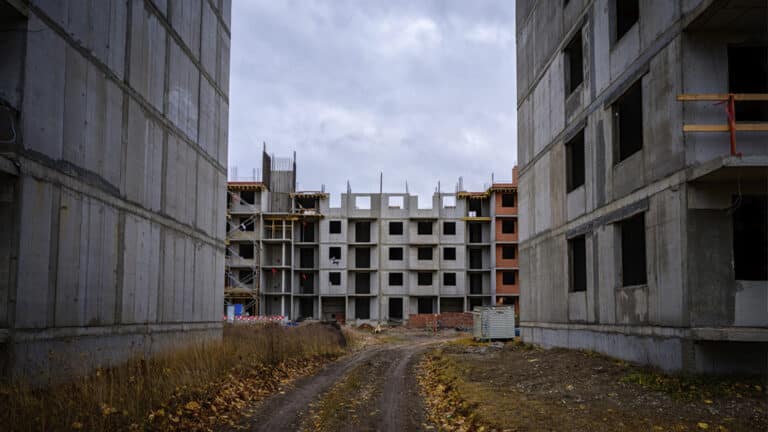 Бедным в Кокшетау сдали недостроенные дома
