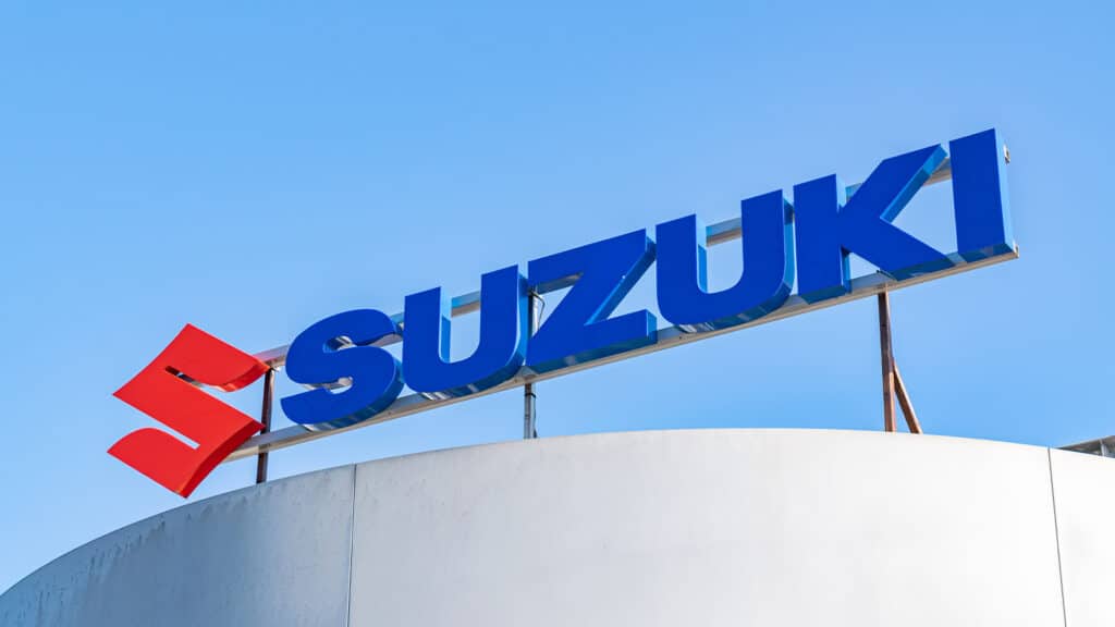 Suzuki представила новый логотип и слоган накануне Токийского автосалона