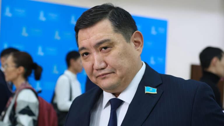 Базарбек обосновал, почему должен получать зарплату в 30 млн тенге