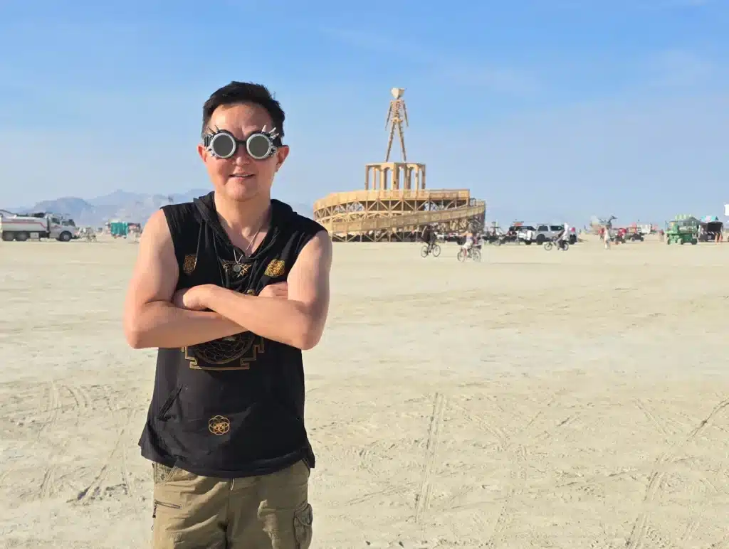 Глава inDrive удивил парня внешним видом на Burning Man в США