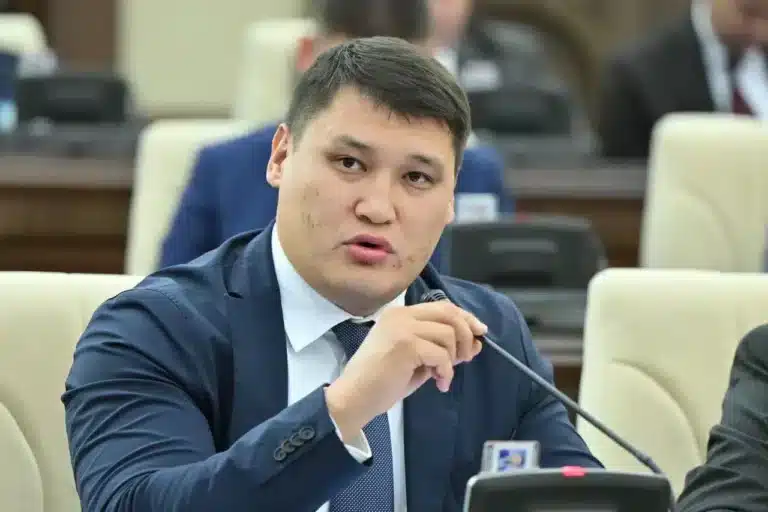 Руслан Берденов саясатқа қайта оралмайды, отбасына көңіл бөледі – депутат