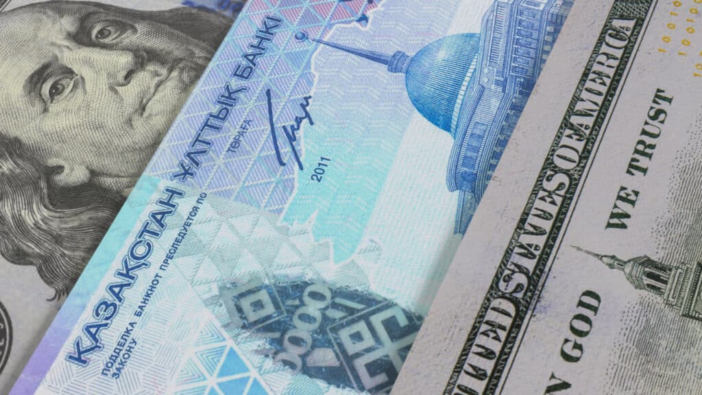 Тенге выстоял вопреки снижению валютных продаж Нацбанком