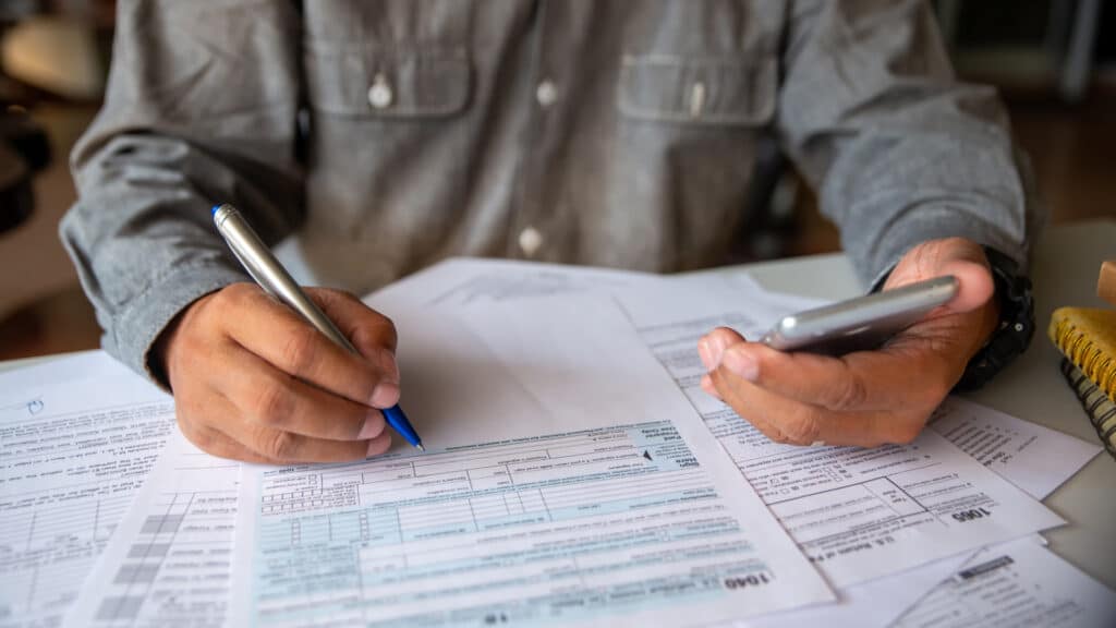 Какие налоги нужно заплатить казахстанцам до 25 сентября