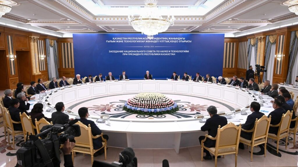 Тоқаев «әділетті, қуатты, таза әрі қауіпсіз Қазақстанды құруға ғалымдар қауымы үлес қосады» деп сенім білдірді / фото: Ақорда