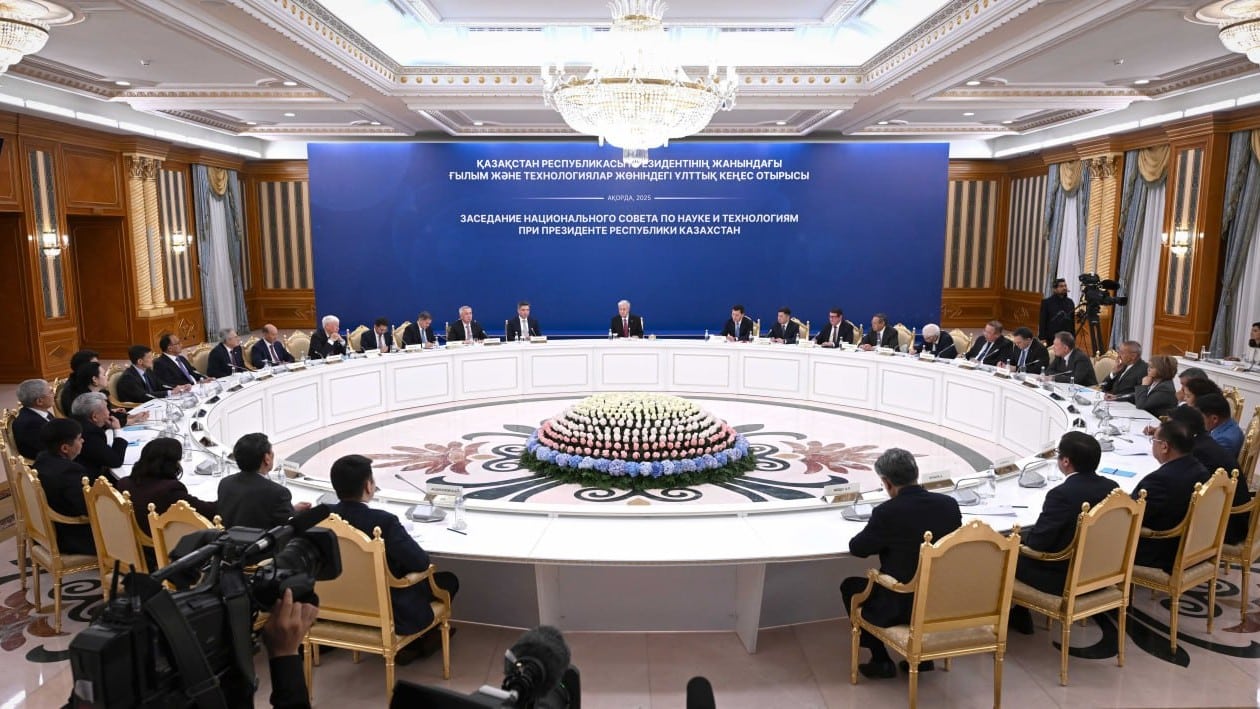 Тоқаев «әділетті, қуатты, таза әрі қауіпсіз Қазақстанды құруға ғалымдар қауымы үлес қосады» деп сенім білдірді / фото: Ақорда