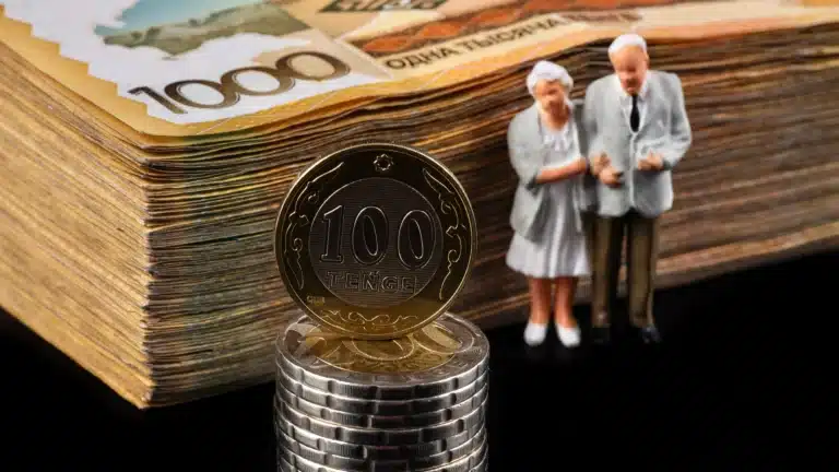 Қазақстанда тіркеуде тұрмайтын 100 мың адам заңсыз зейнетақы алып келген