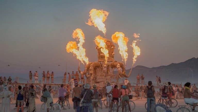 Burning Man-2025 запомнится ураганом, родами и первым убийством в истории фестиваля 