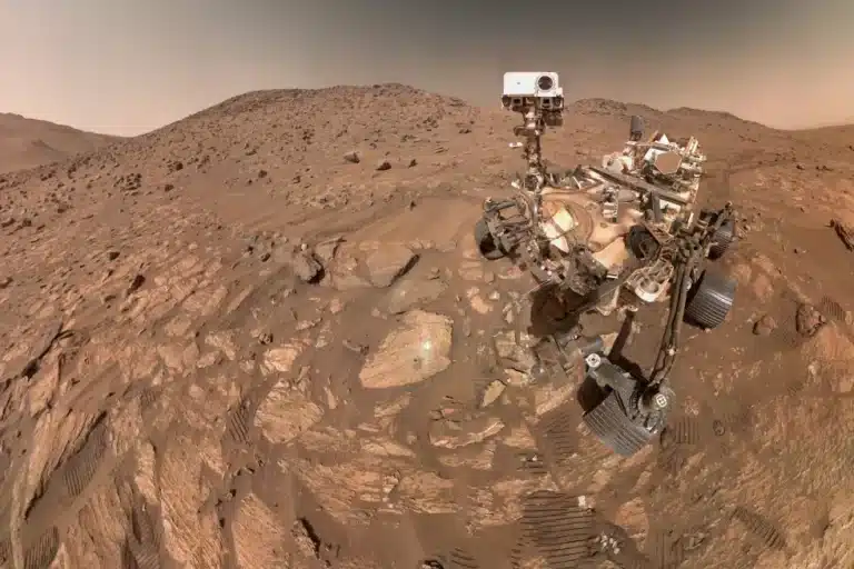 Марсоход NASA нашел на Марсе возможные следы древней жизни