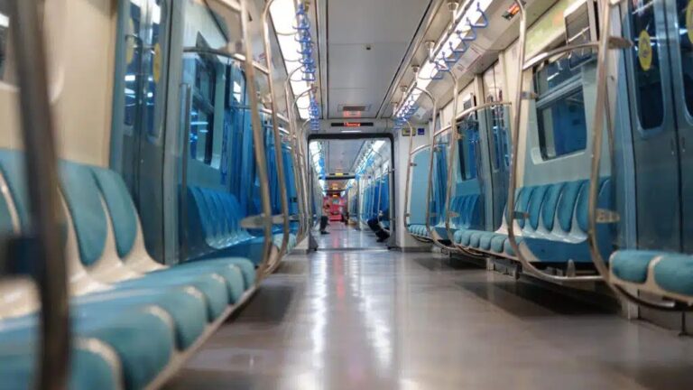 Жүкті әйел Баку метросында босанып қалған