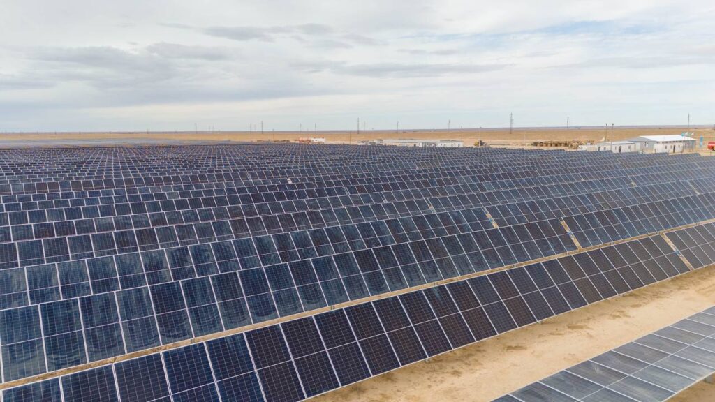 КазМунайГаз и Eni запустили солнечную электростанцию в Жанаозене