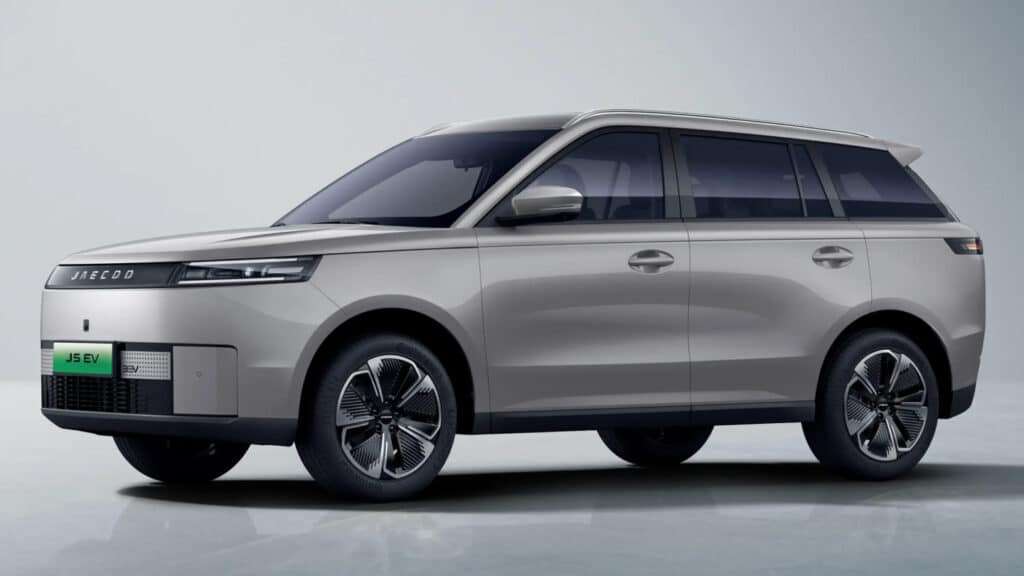 Китайские бренды Omoda и Jaecoo представили в Мюнхене электрокары и гибриды