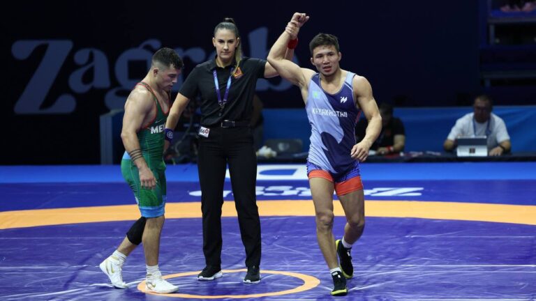 Вольники Есенгельды и Кайпанов выиграли по бронзе на чемпионате мира в Загребе
