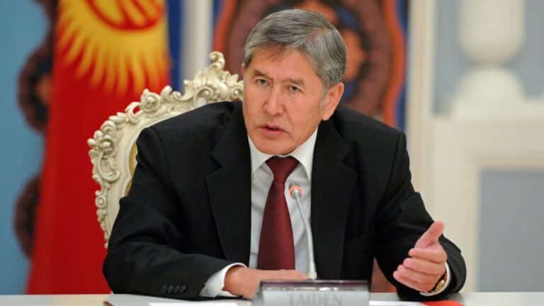 Алмазбек Атамбаевтың отбасын Қой-Таштағы үйінен күштеп шығарды