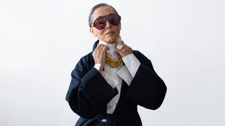 Казахстанка стала моделью в 62 года и снимается для Tatler и Harper’s Bazaar 