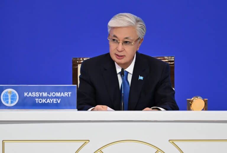 Токаев высказался о неполитизированности религиозных лидеров