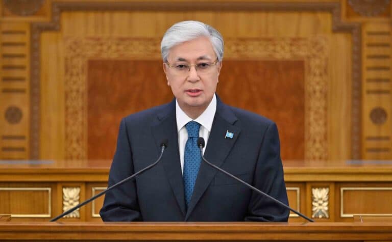 Тоқаев: парламенттік республикаға айналу мәселесі күн тәртібінде тұрған жоқ
