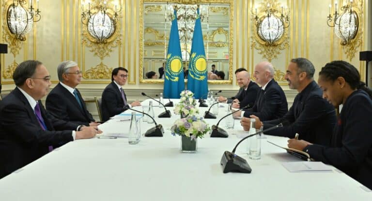 Тоқаев FIFA президентімен Қазақстандағы футболды дамыту мәселелерін талқылады