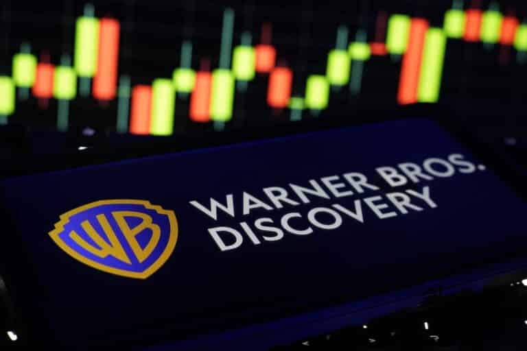 Главное к утру: обвал WBD, прогнозы по S&P 500, «третий мандат» ФРС
