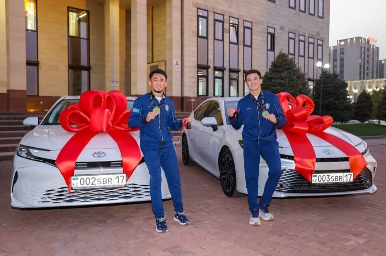 Әлем чемпиондары ағайынды Сабырхандарға Шымкенттен көлік пен пәтер берілді