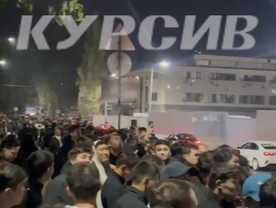 Сотни фанатов встречали «Реал Мадрид» в Алматы