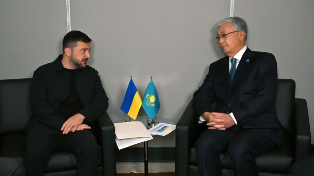 Қазақстан президенті Путин мен Зеленский кездесетін орын ұсынуға дайын