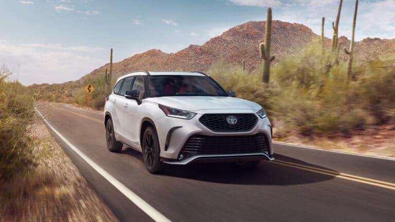 Toyota тағы да үздік: 2025 жылы ең көп сатылған автокөліктер