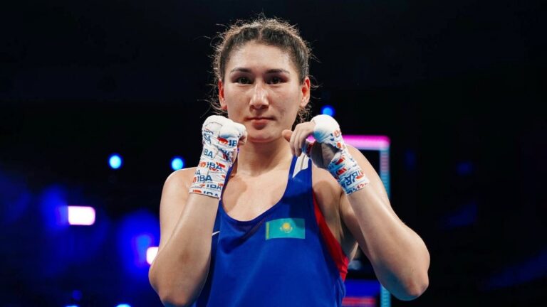 Абикеева одержала волевую победу и вышла в 1/8 финала чемпионата мира по боксу