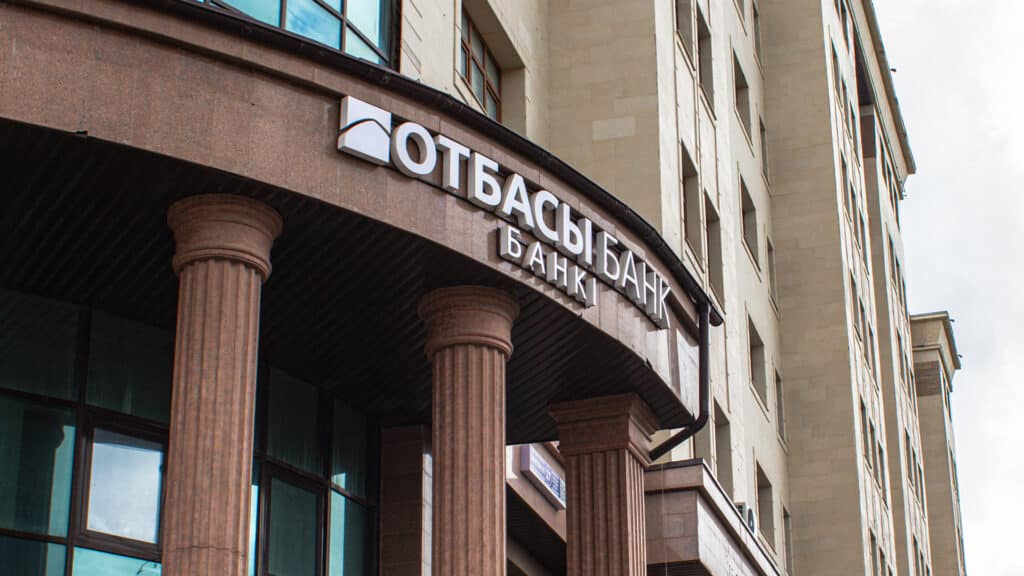 Отбасы банк перевез правление в Астану