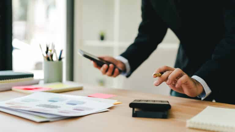 Богатейшие казахстанцы из списка Forbes задолжали государству миллиарды тенге налогов