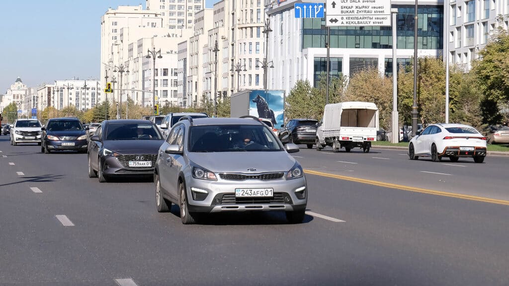Токаев считает, что запуск лизинга автомобиле сделает их более доступными для казахстанцев